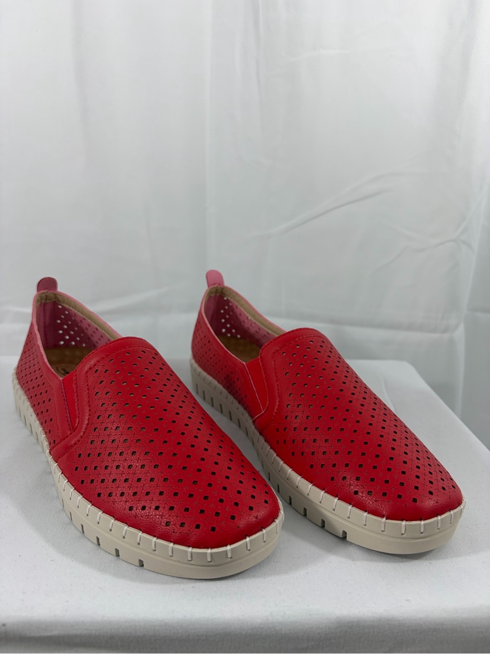 NWT Easy Street Women’s Size 7.5 Red Perforated Slip-On Sneakers